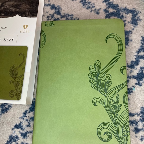 HCSB Holman Christian Standard Bible Personal Size Green- Read Descripti… - Picture 4 of 8
